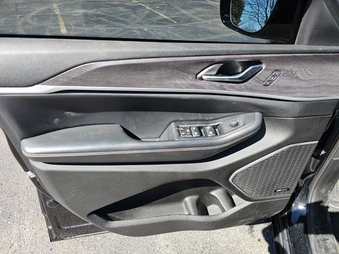 Used 2023 Jeep Grand Cherokee Limited w/ Luxury Tech Group II image 19