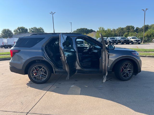 Used 2025 Ford Explorer ST w/ Sun And Sound Package AWD/4WD image 13