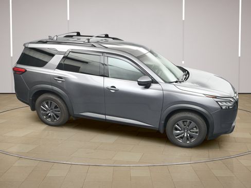 Used 2024 Nissan Pathfinder SV w/ Black Appearance Package FWD image 32