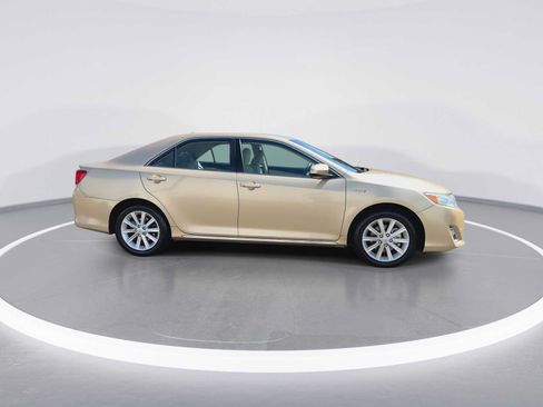 Used 2012 Toyota Camry XLE FWD image 9