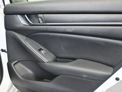 Used 2018 Honda Accord EX image 18