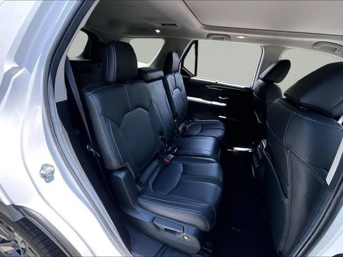 Used 2025 Honda Pilot Touring image 19