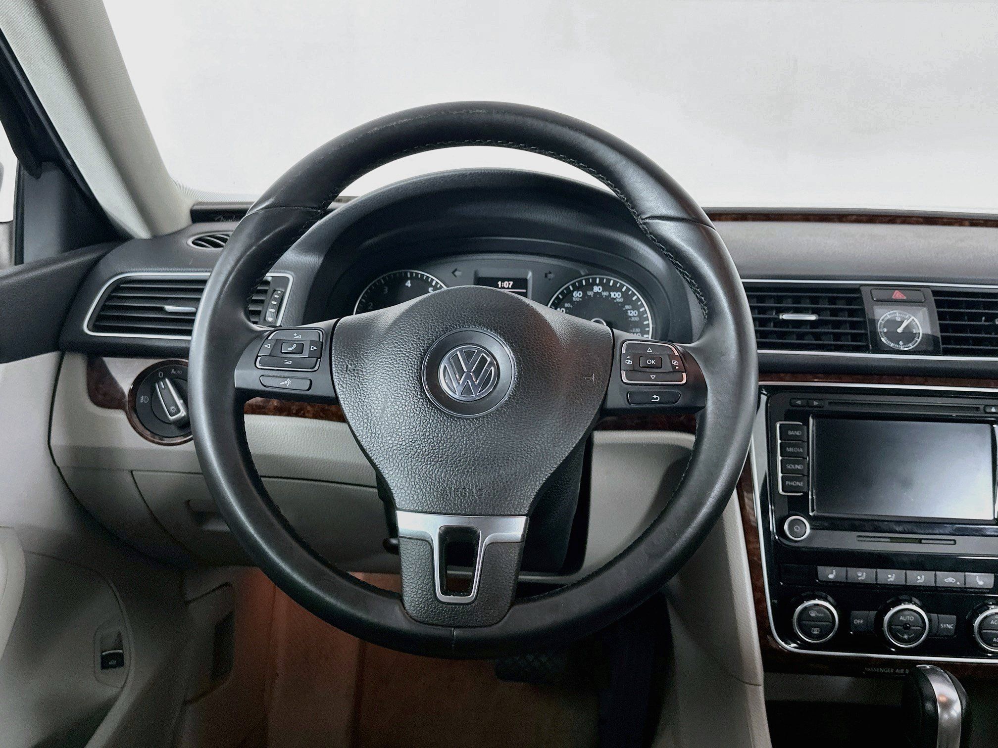 Used 2012 Volkswagen Passat 2.5 SEL Premium FWD image 17