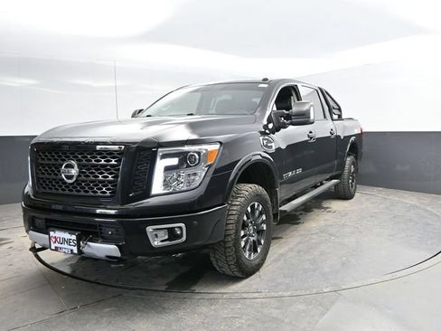 Used 2016 Nissan Titan PRO-4X w/ Pro-4x Convenience Package AWD/4WD image 7