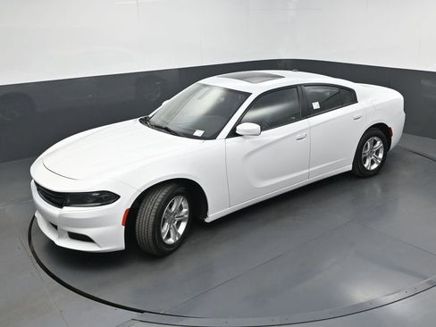 Used 2022 Dodge Charger SXT w/ Leather Interior Group RWD image 33