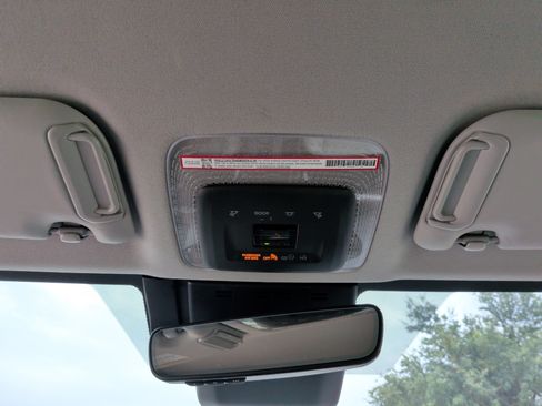 Used 2024 Toyota Prius XLE FWD image 26