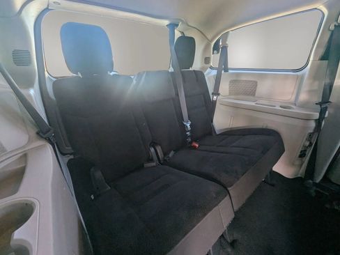 Used 2019 Dodge Grand Caravan SE w/ UConnect Hands-Free Group FWD image 18