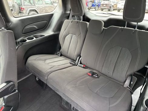 Used 2019 Chrysler Pacifica Touring Plus w/ S Appearance Package image 17