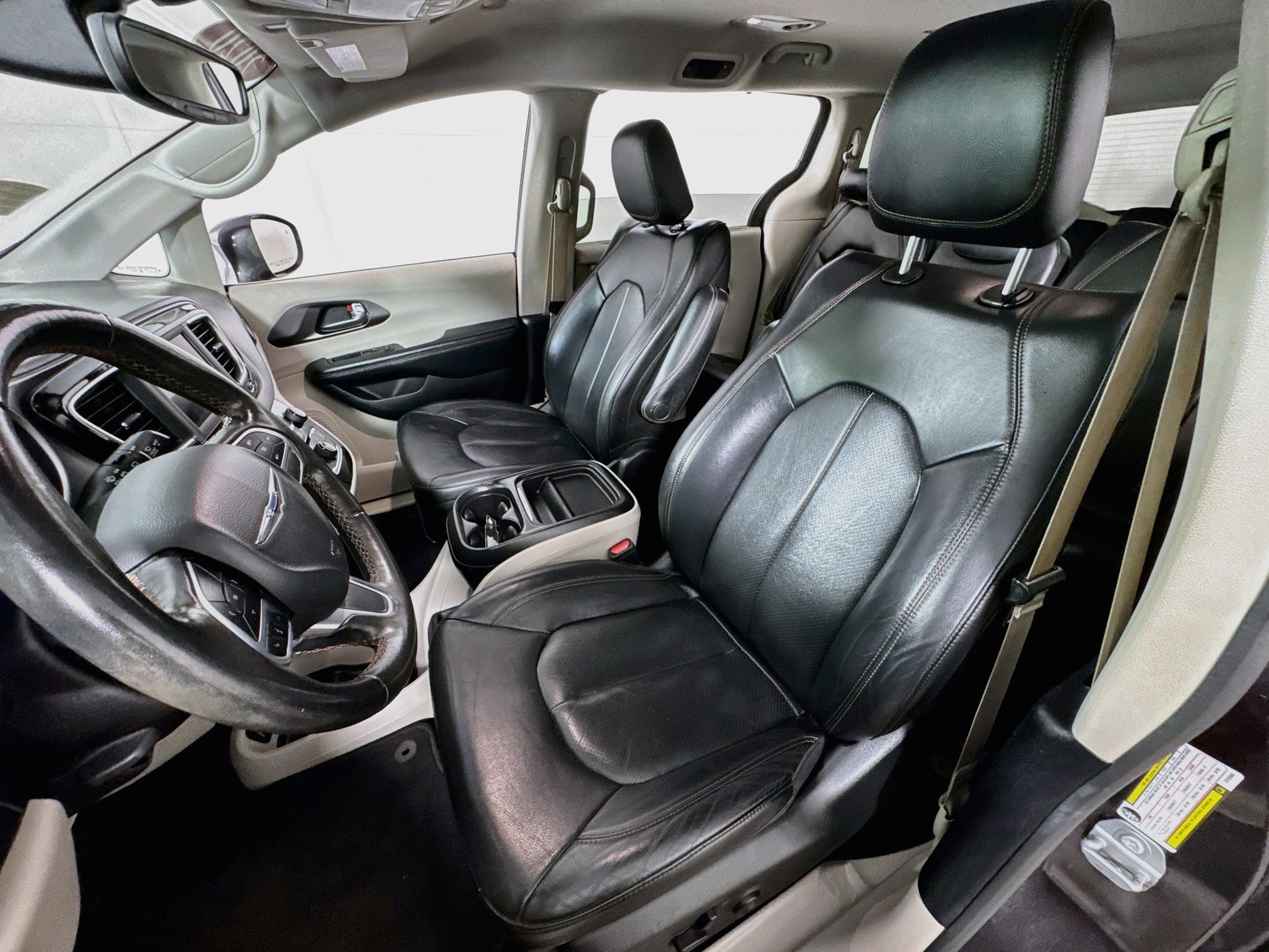 Used 2020 Chrysler Pacifica Touring-L FWD image 13