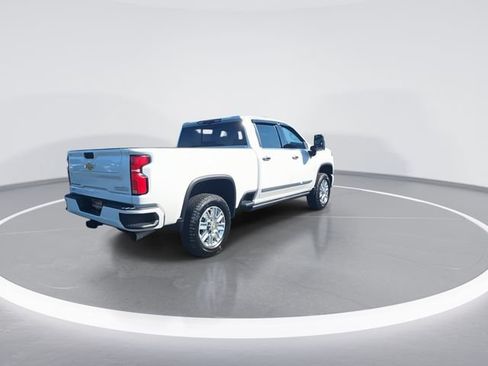 Used 2025 Chevrolet Silverado 2500 High Country w/ High Country Premium Package AWD/4WD image 8