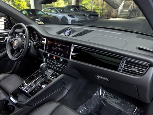 Certified 2026 Porsche Macan AWD/4WD image 56