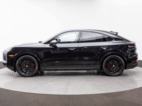 Used 2024 Porsche Cayenne S image 3
