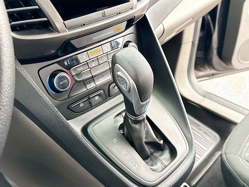 Used 2023 Ford Transit Connect XLT image 12