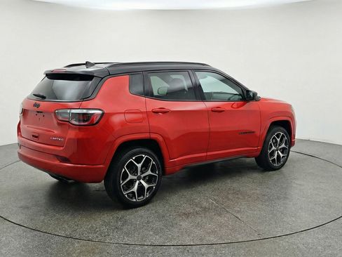 Used 2025 Jeep Compass Limited AWD/4WD image 9
