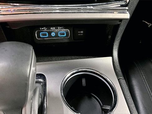 Used 2019 Jeep Grand Cherokee Limited image 16