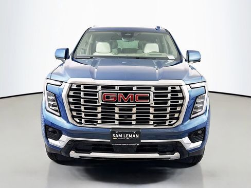 Used 2025 GMC Yukon Denali w/ Advanced Technology Package AWD/4WD image 2
