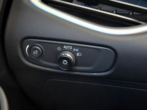 Used 2022 Chevrolet Malibu LS FWD image 28