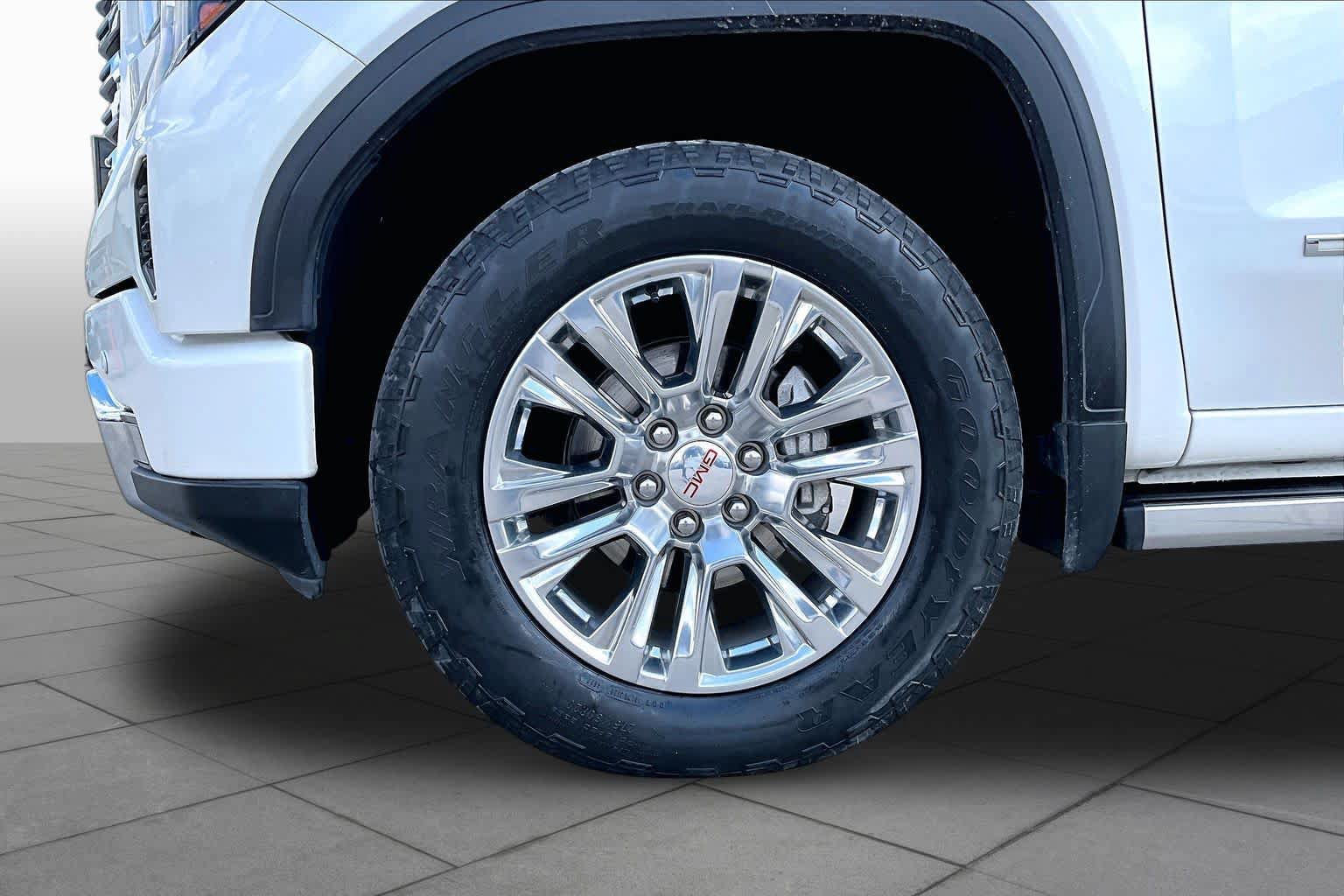 Used 2023 GMC Sierra 1500 Denali w/ Technology Package AWD/4WD image 11