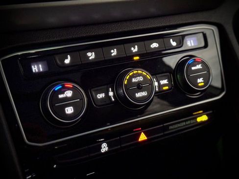 Used 2022 Volkswagen Atlas Cross Sport SE image 18