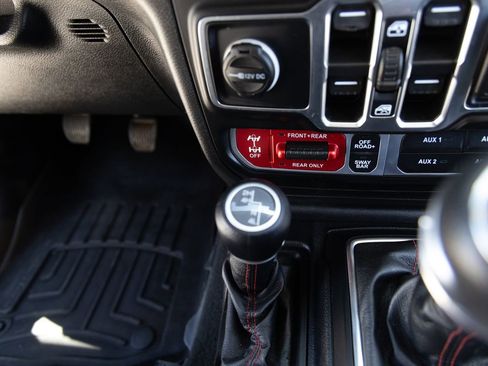 Used 2021 Jeep Wrangler Unlimited Rubicon w/ Uconnect 4C Nav & Sound Group AWD/4WD image 24