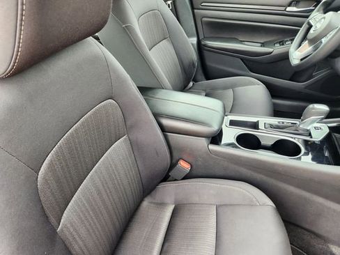 Used 2024 Nissan Altima 2.5 SV image 14