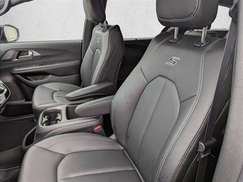 New 2026 Chrysler Pacifica Select w/ S Appearance Package FWD image 22