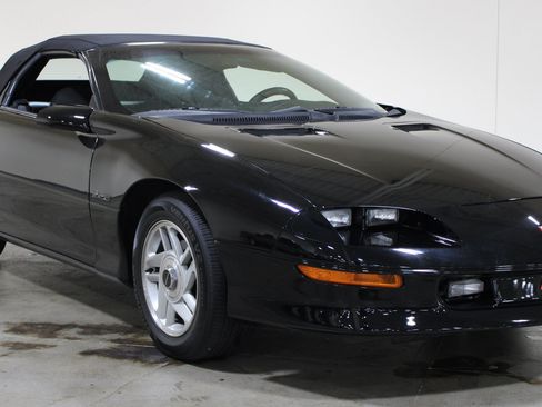 Used 1995 Chevrolet Camaro Z28 RWD image 2