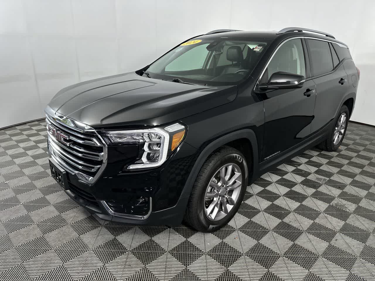 Used 2024 GMC Terrain SLT AWD/4WD image 4