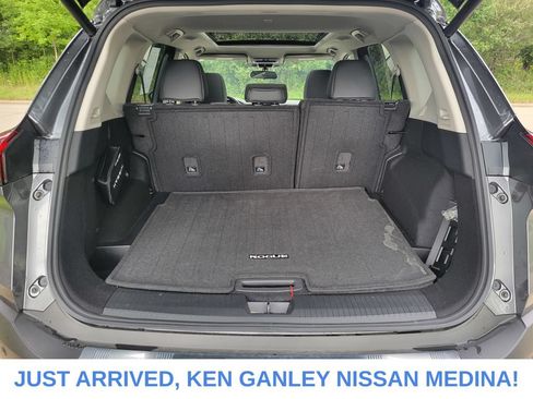 Certified 2023 Nissan Rogue SV w/ SV Premium B Package AWD/4WD image 18
