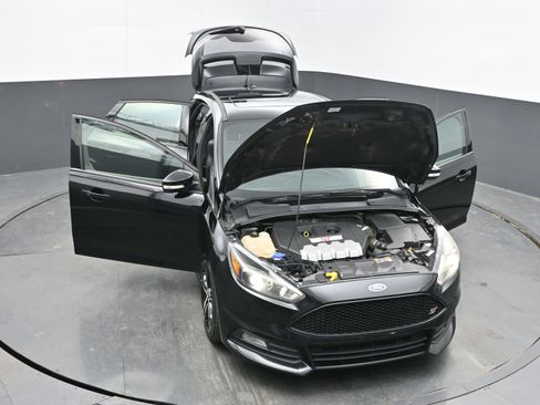 Used 2016 Ford Focus ST w/ Equipment Group 401A image 37
