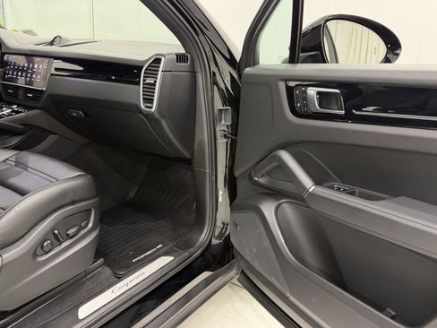 Certified 2023 Porsche Cayenne AWD/4WD image 22