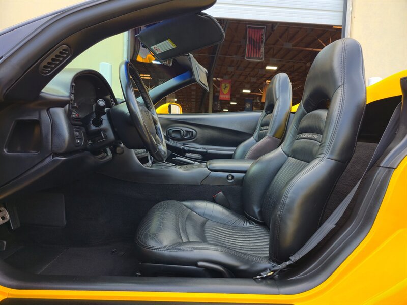 Used 2000 Chevrolet Corvette Convertible w/ Memory Pkg RWD image 17
