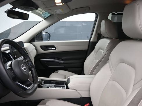 Used 2024 Nissan Pathfinder SL FWD image 27