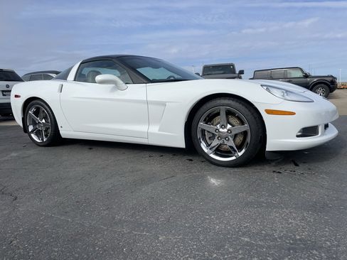Used 2007 Chevrolet Corvette Coupe w/ Preferred Equipment Group image 2
