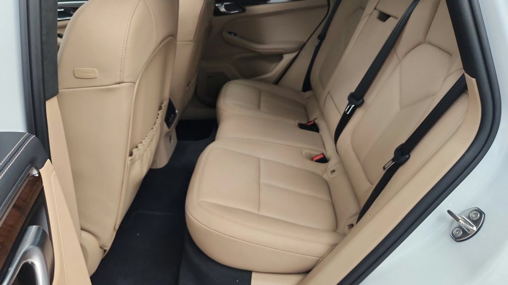 Used 2022 Porsche Macan AWD/4WD image 42