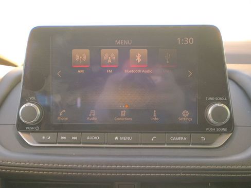 Used 2023 Nissan Rogue S image 32