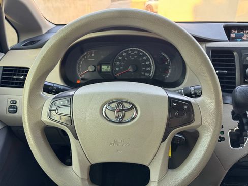Used 2014 Toyota Sienna LE AWD/4WD image 13