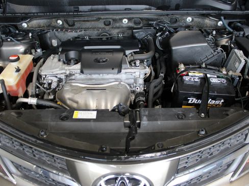 Used 2015 Toyota RAV4 XLE FWD image 36