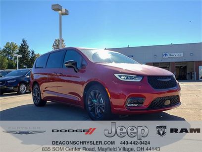 New 2026 Chrysler Pacifica Select