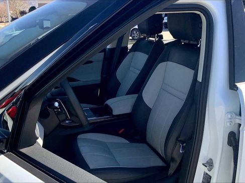 Used 2025 Land Rover Range Rover Evoque Dynamic SE image 8