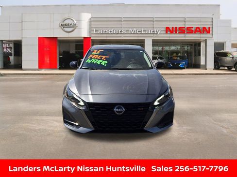 Used 2025 Nissan Altima 2.5 SR image 11
