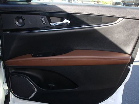 Certified 2023 Lincoln Nautilus Reserve image 21