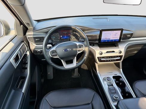 Used 2021 Ford Explorer XLT w/ Equipment Group 202A AWD/4WD image 25
