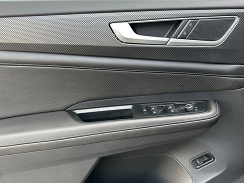 New 2025 Volkswagen Atlas Cross Sport SEL R-Line image 9