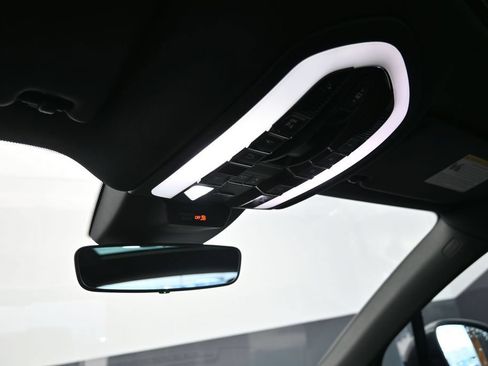 Certified 2023 Porsche Macan AWD/4WD image 16