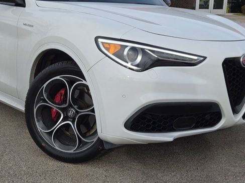 Used 2022 Alfa Romeo Stelvio Veloce image 3