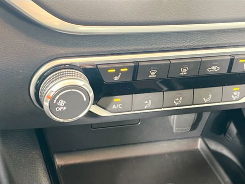 Used 2021 Nissan Altima 2.5 SV w/ SV Premium Package image 19