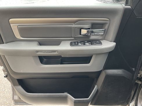 Used 2018 RAM 1500 Classic SLT AWD/4WD image 12