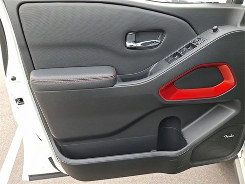 Used 2023 Nissan Frontier PRO-4X w/ Pro-4X Premium Package image 12