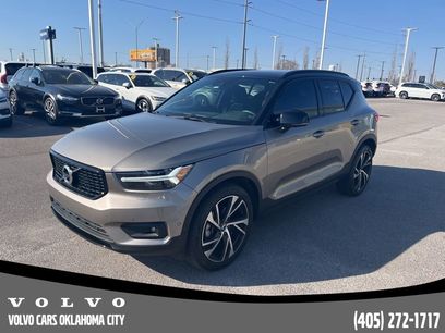 Used 2022 Volvo XC40 T5 R-Design w/ Advanced Package